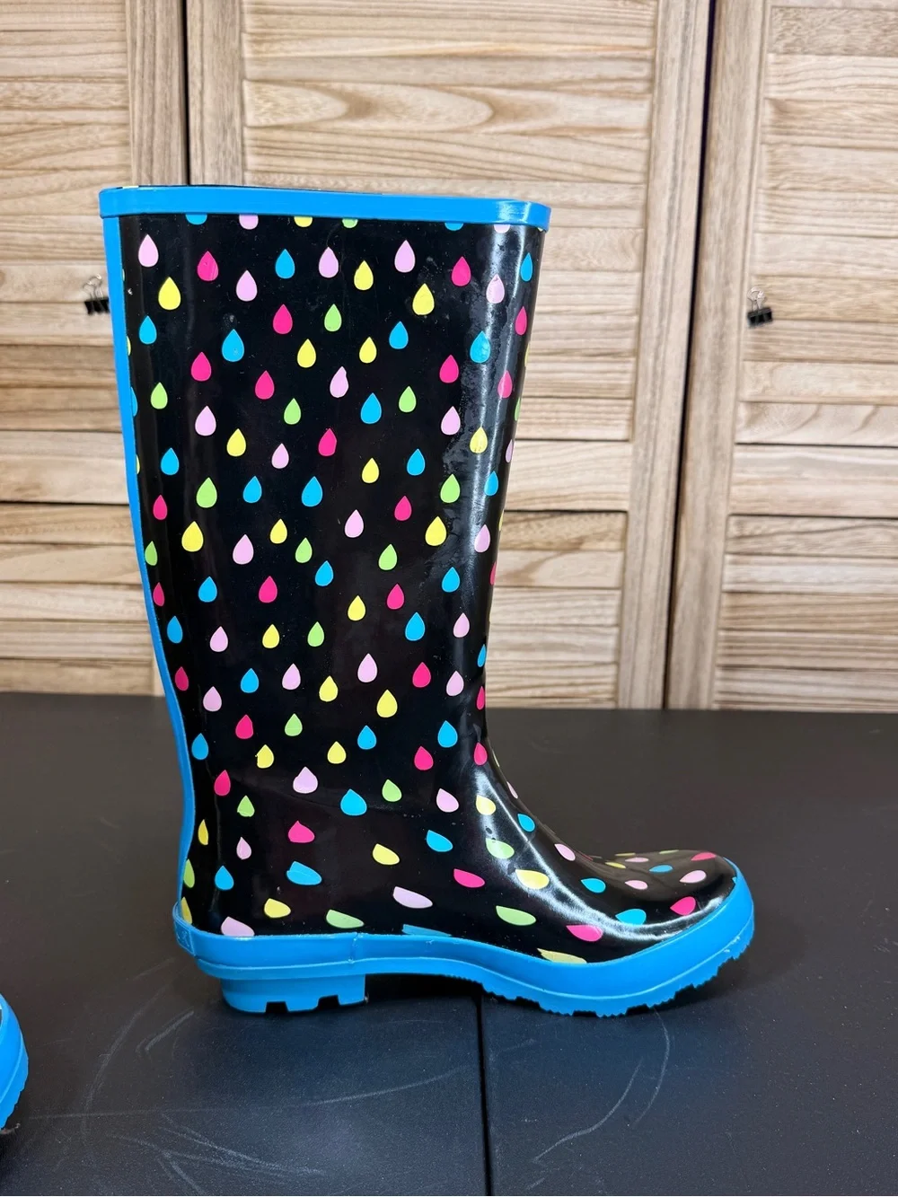 Serra Womens Black Rain Boots with Colorful Raindrop Print - Blue Trim SIze 9